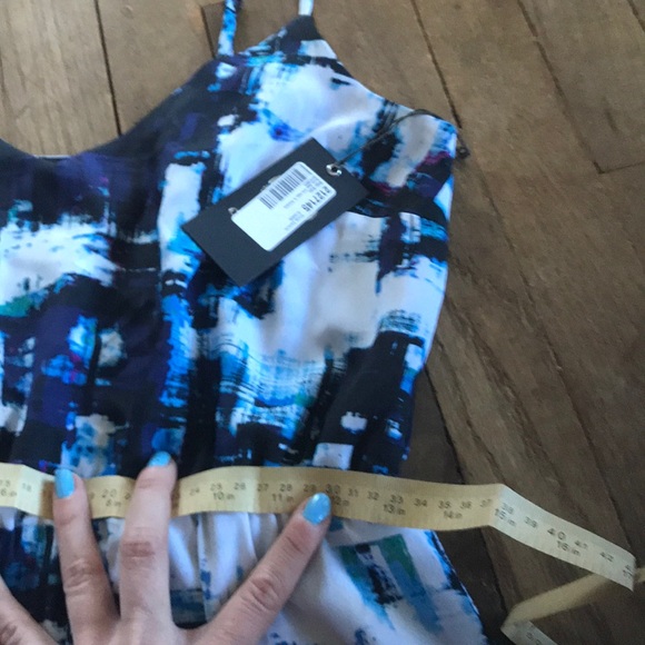 Size small Vince Camuto midi-dress NEW WITH TAGS - Picture 4 of 5